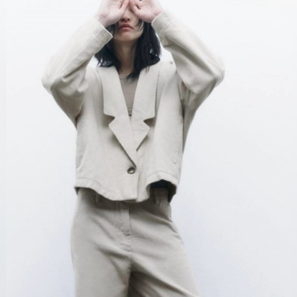 Women’s Zara Oversized Corduroy Blazer Boxy Jacket Ecru Beige Size‎ Medium.